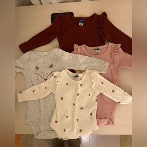 Old Navy and Carter’s Baby Girl Long Sleeve Onesie Bundle Size 6 M